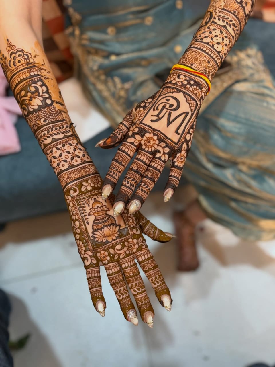 Back Hand Mehndi